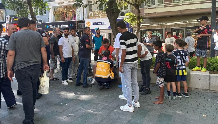 Dehşet! Önüne geleni bıçakladı: Yaralılar var