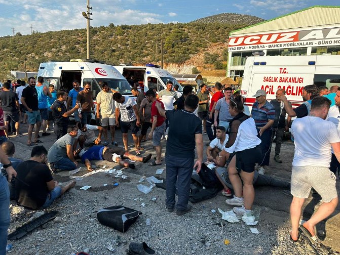 Muğla'da feci kaza! Ortalık savaş alanına döndü