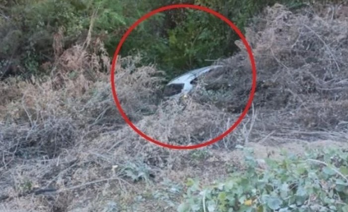 Araç uçurumda uçak gibi uçtu!