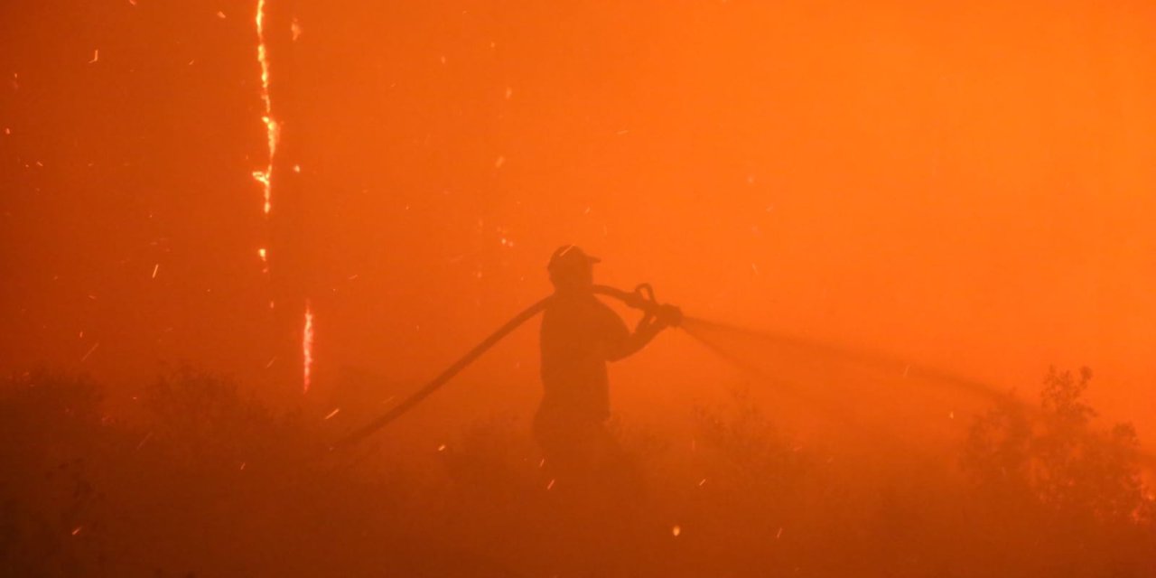 Alevler 15 saattir kontrol altına alınamadı