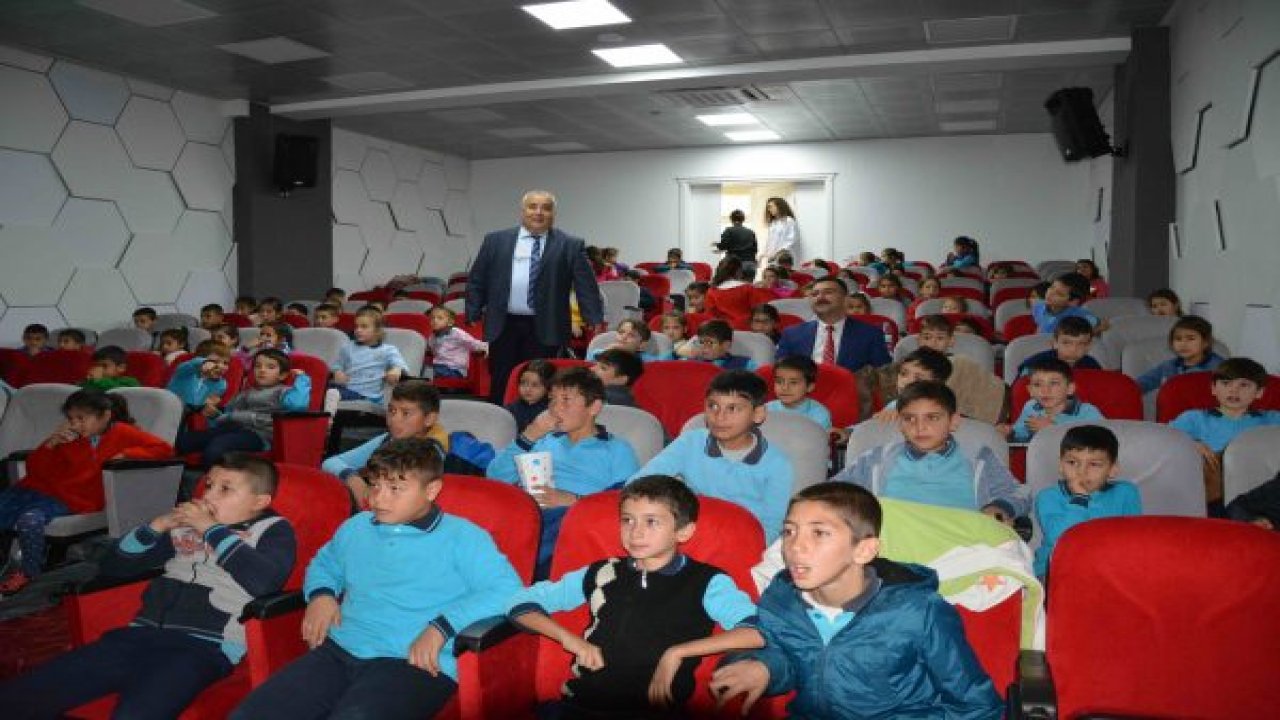 Öğrenciler sinemayla tanışıyor