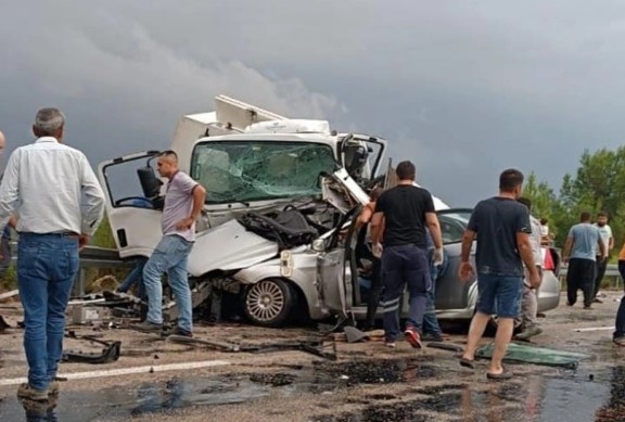 Feci kaza! Ölü ve yaralılar var