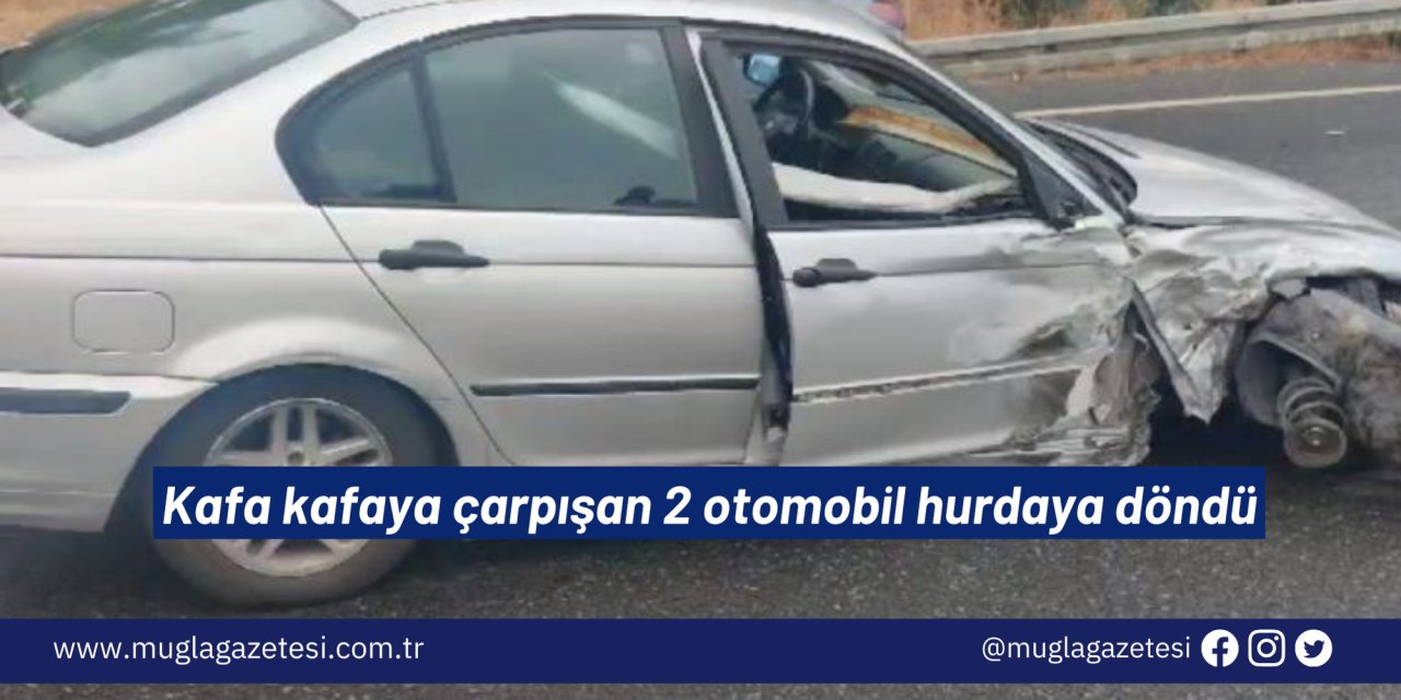 Kafa kafaya çarpışan 2 otomobil hurdaya döndü