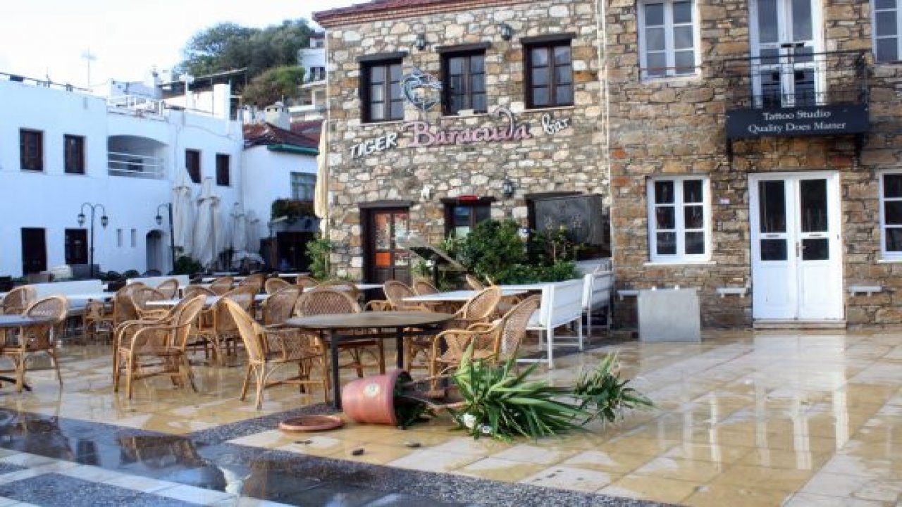 Kuvvetli fırtına hayatı olumsuz etkiledi