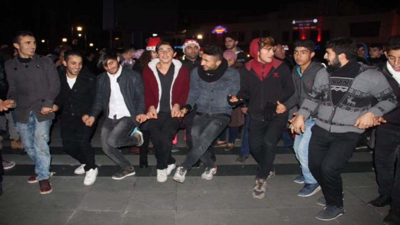 Sokaklar eğlence mekanına döndü