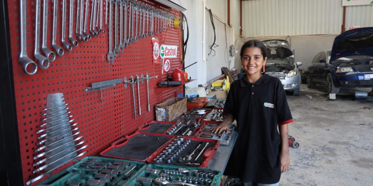 13 yaşındaki Nehir usta, yılların ustalarına taş çıkarıyor