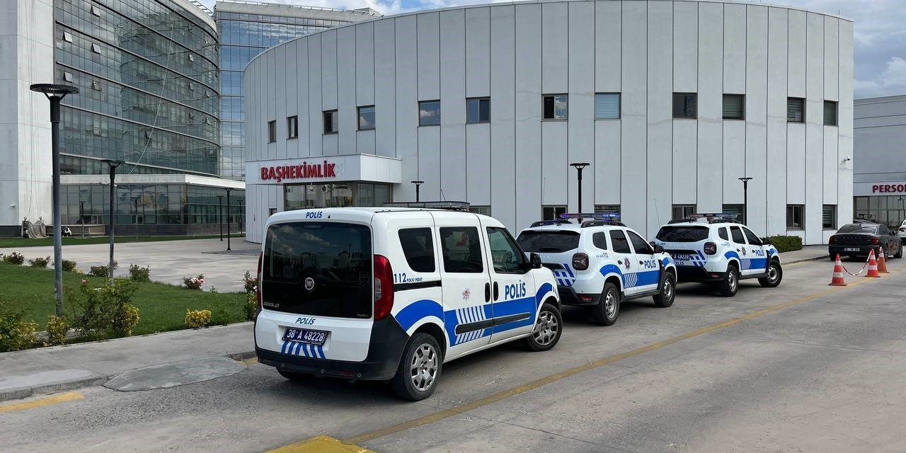 İlaç yazdırmak isteyen hasta bıçakla başhekimlikte korku saçtı