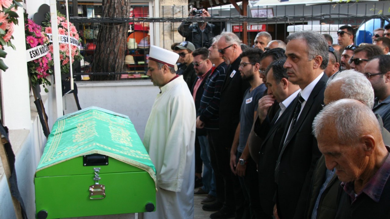 Öldürülen kadın kaptan Marmaris’te toprağa verildi