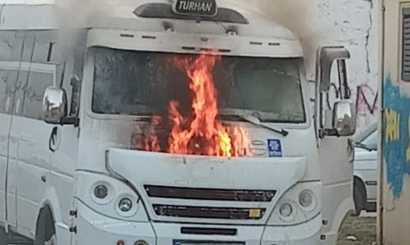 Minibüste aniden yangın çıktı!