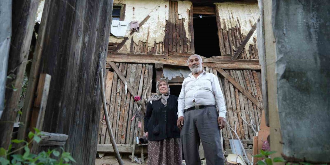 Polis memurundan duygulandıran davranış: Yürek burkan çiftin borcunu ödedi