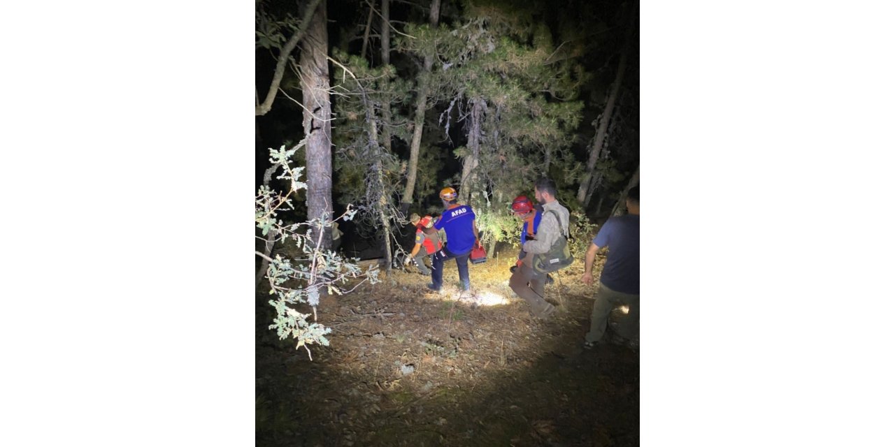 Baba-oğul motosikletle dere yatağına uçtu