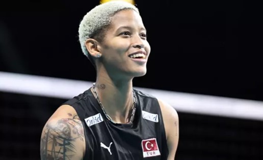 Voleybolcu Melissa Vargas yeni saç stili ile dikkat çekti!