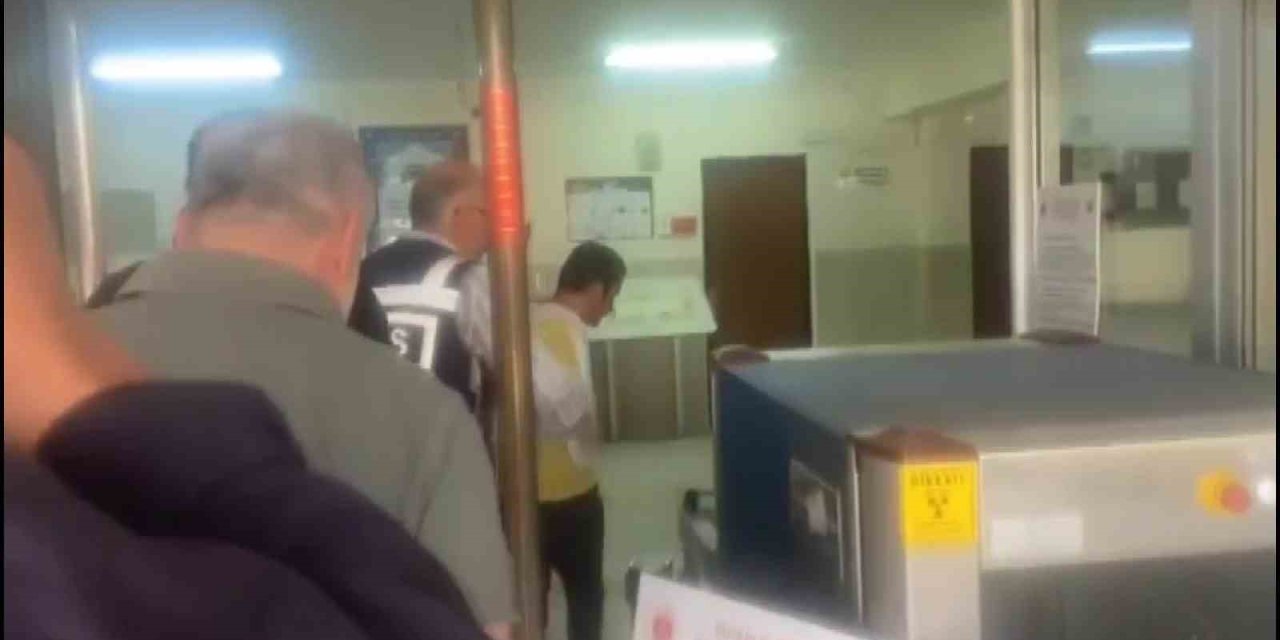 Evinden pompalı tüfekle ateş açan şahıs 1 polisi yaraladı