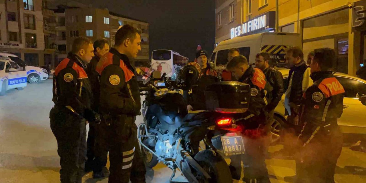 17 yaşındaki şahıs polisten kaçmaya çalıştı: 4 kişi yaralandı