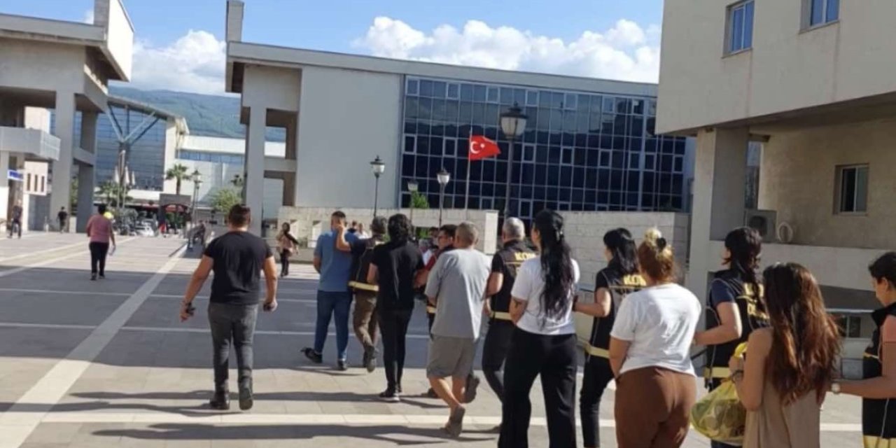 Yardım kılıfı uydurdular: Binlerce kişinin kimlik bilgilerini aldılar