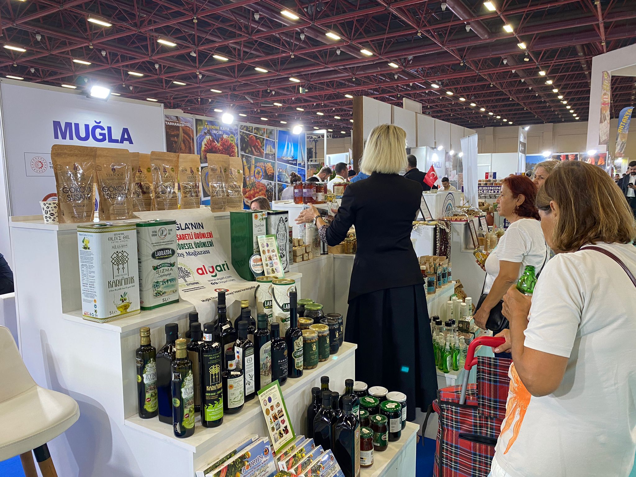 MUTSO Zeytinpark YÖREX’te yerini aldı: Muğla’nın yöresel ve coğrafi işaretli ürünleri tanıtıldı