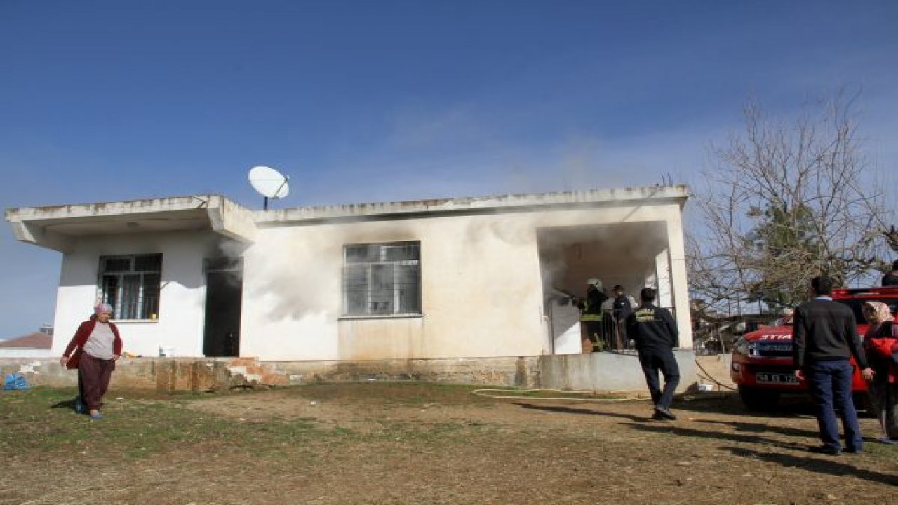 Evde çıkan yangında 4 kişi dumandan etkilendi
