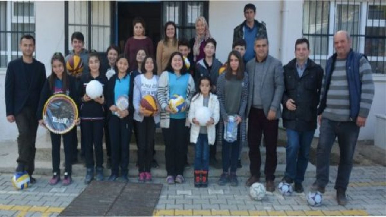 Mezun Olduğu Okulu Unutmadı