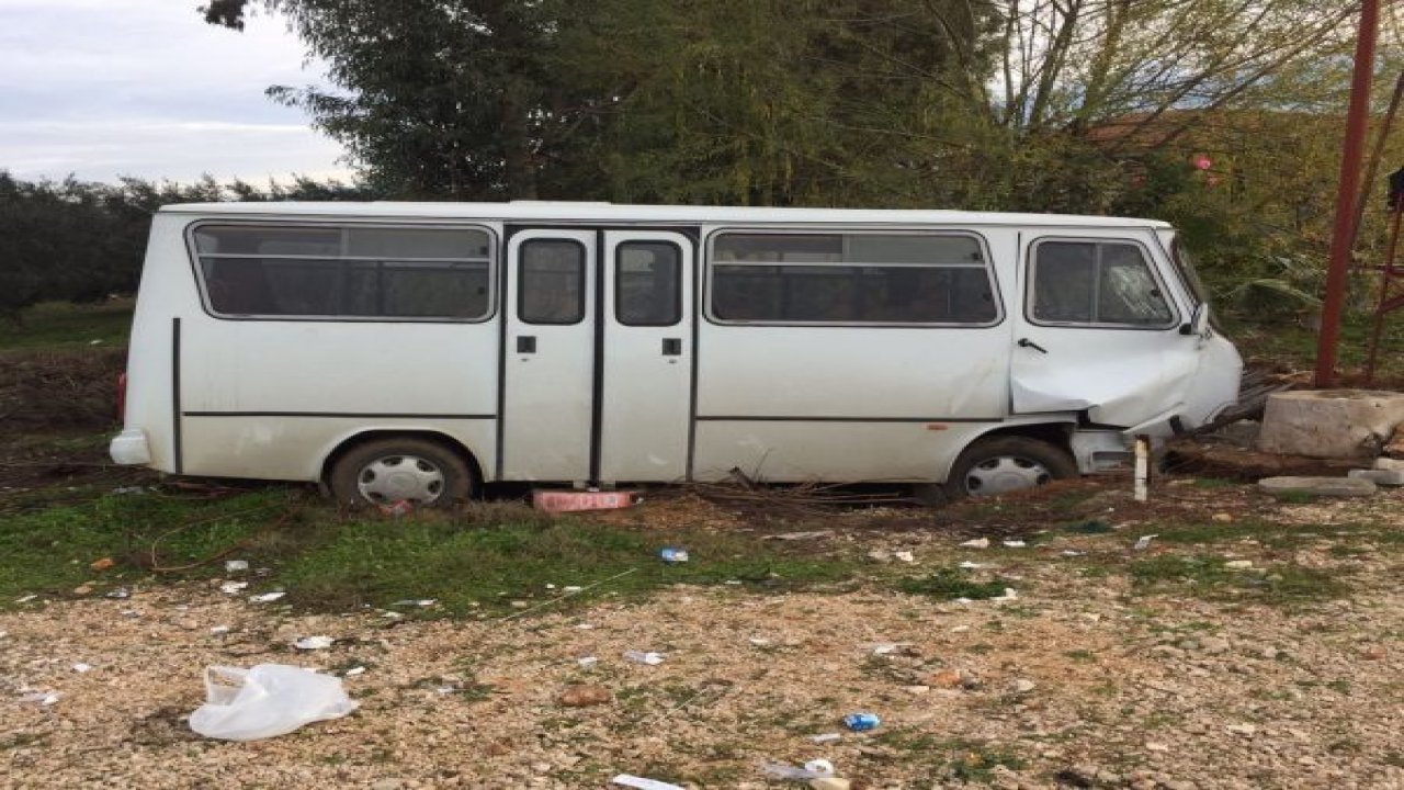 Minibüs kaza yaptı: 13 yaralı