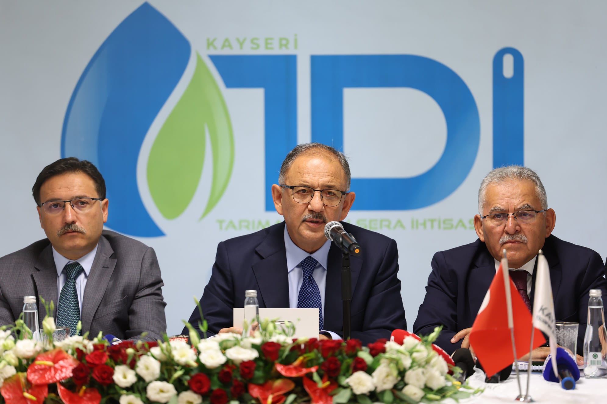 Bakan Mehmet Özhaseki, bakanlıktan istifa etti