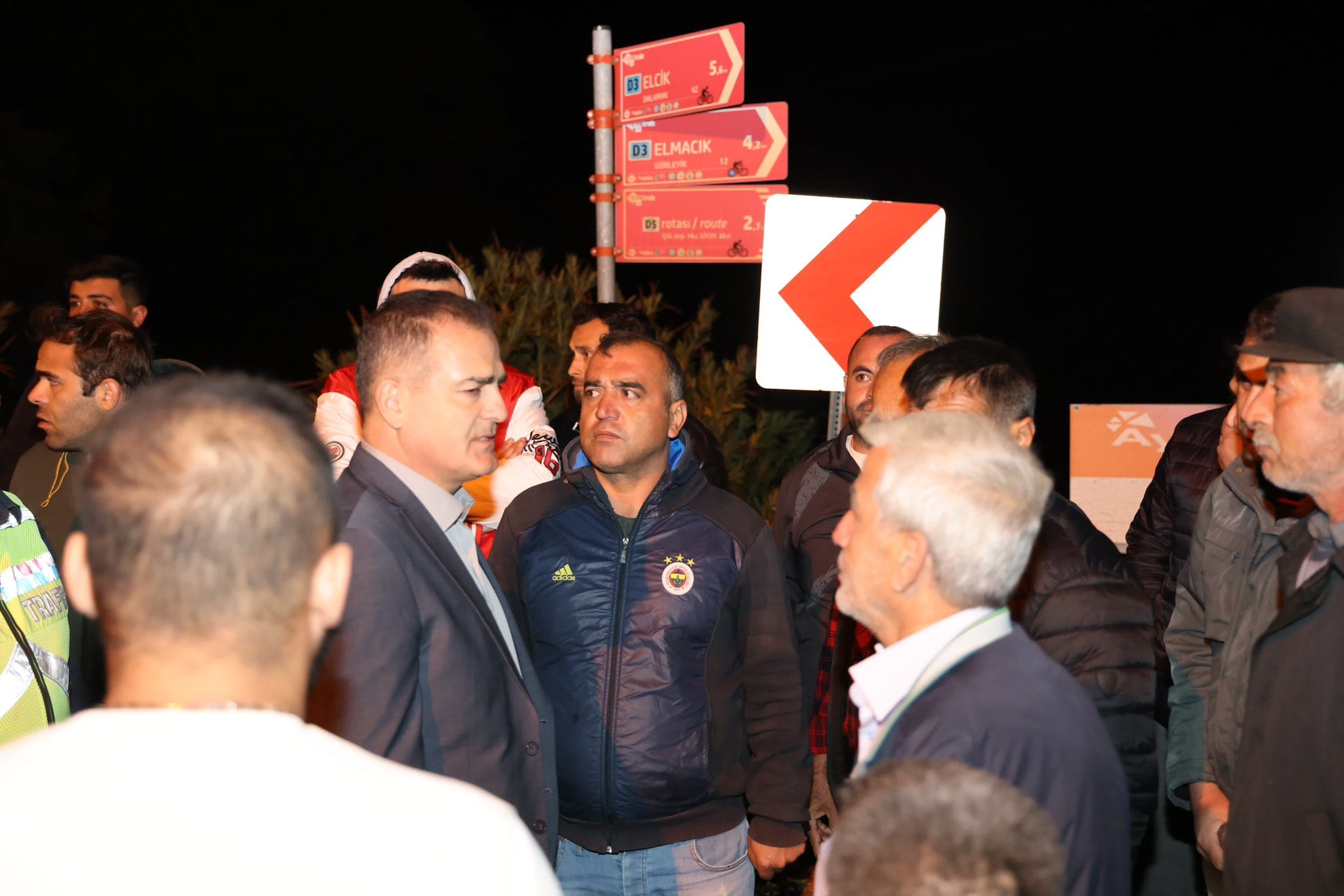 Vali Akbıyık Vatandaşlarla Yangın Bölgesinde