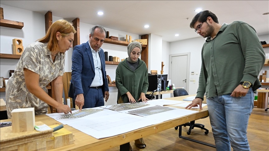 İlk ticaretini 16 yaşında Marmaris'te yaptı: Şimdi yabancı markalarla yarışıyor