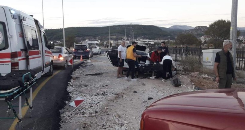 Menteşe'de feci kaza! Yaralılar var