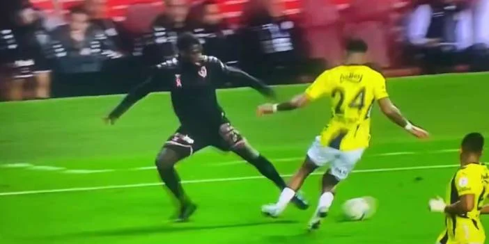 Fenerbahçe'de sakatlık şoku. Oyuna devam edemedi