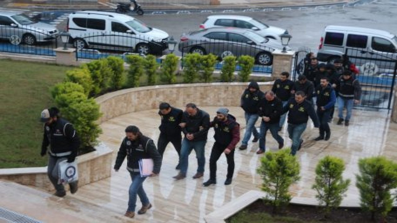 Yurt dışına kaçmaya çalışan FETÖ’ler yakalandı