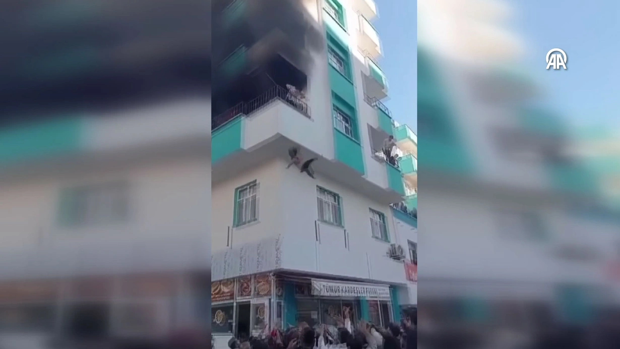 6 katlı binada çıkan yangında can pazarı! Çocuklar battaniyeye atlayarak kurtuldu