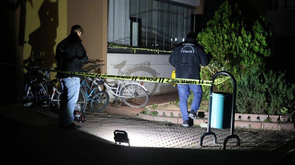 Öğretmen karısını 17 bıçak darbesiyle katletti!