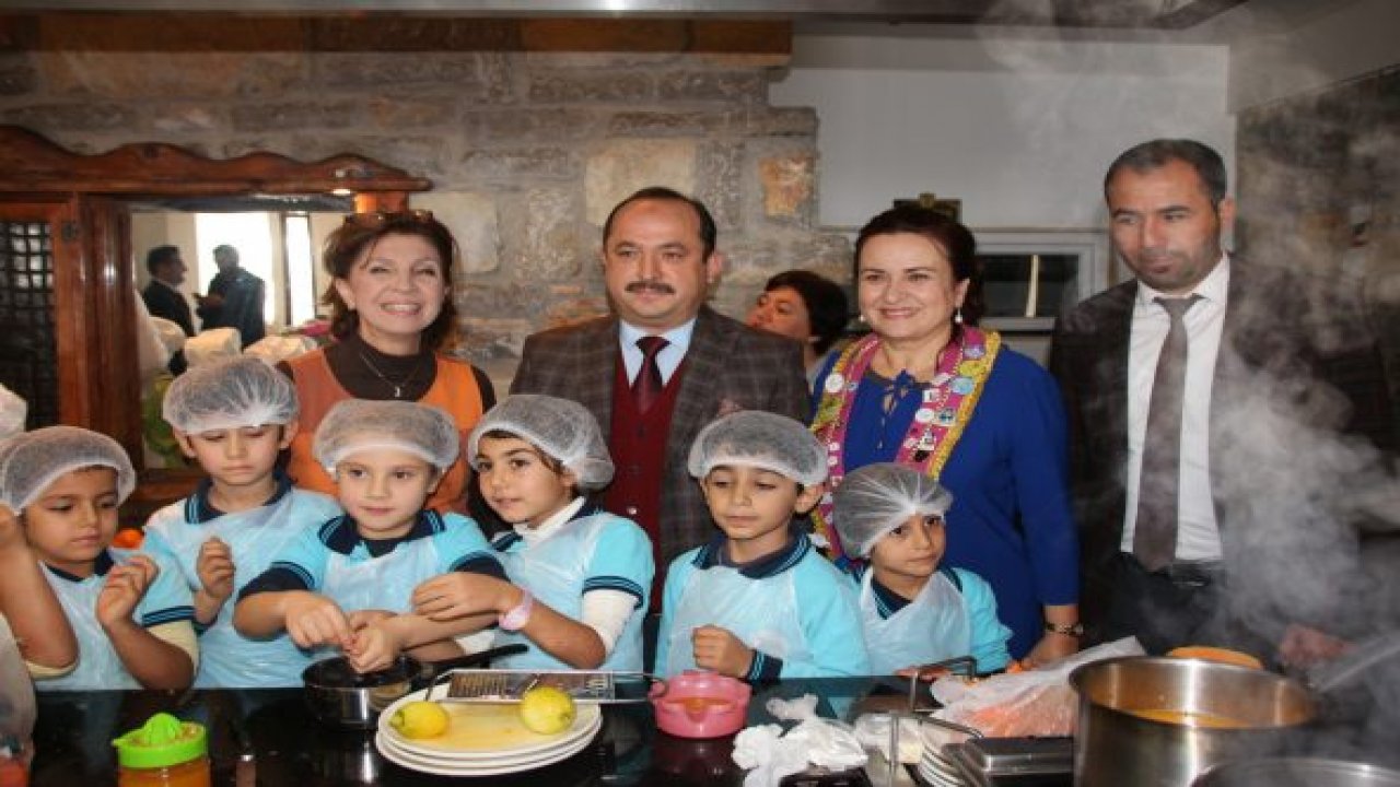 Minik öğrenciler mutfakta hünerlerini sergiledi