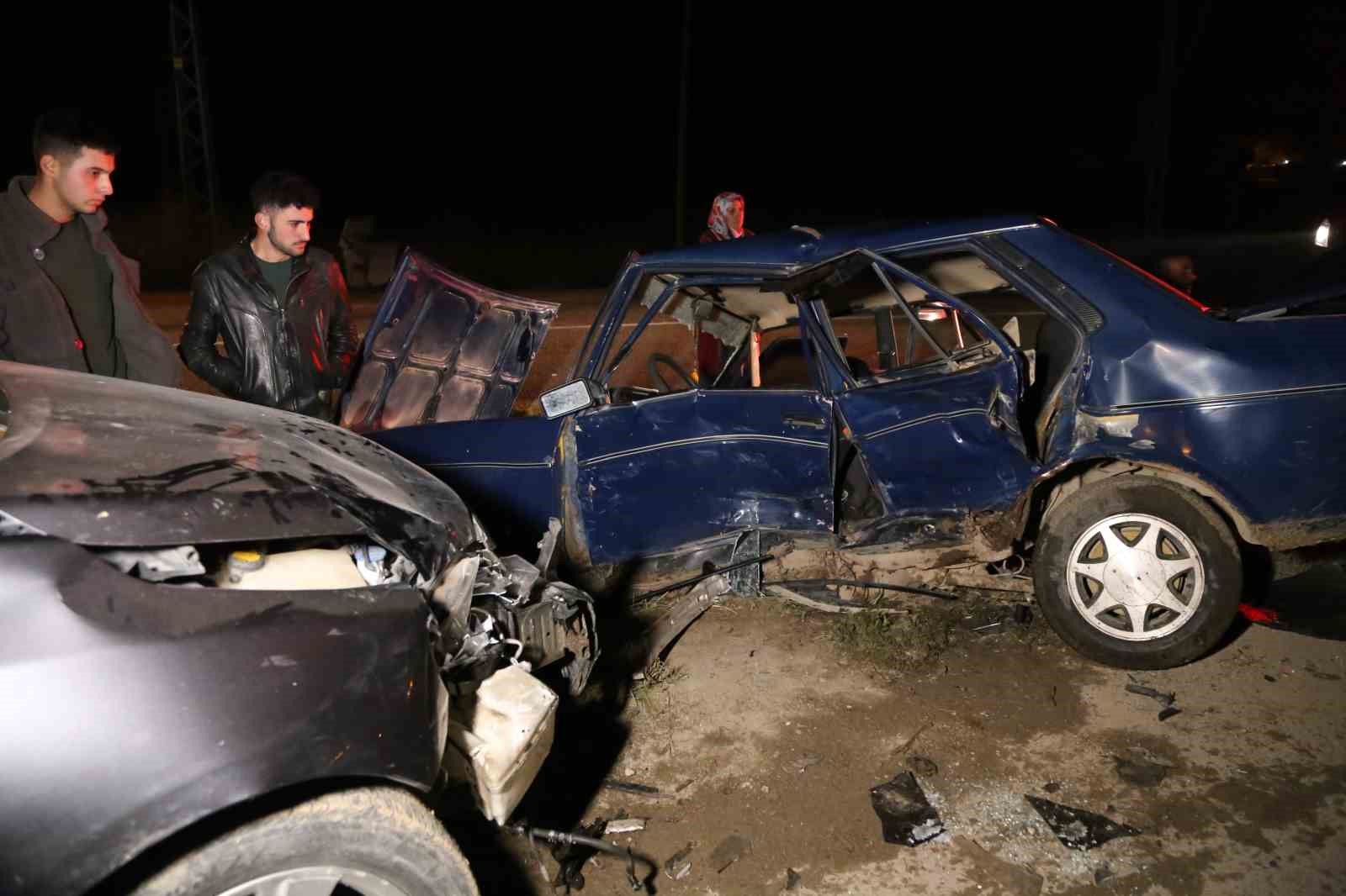 Tofaş hurdaya döndü: 10 kişi yaralandı