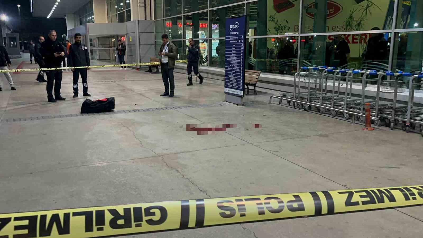 Husumetlisini takip ederek terminalde vurdu