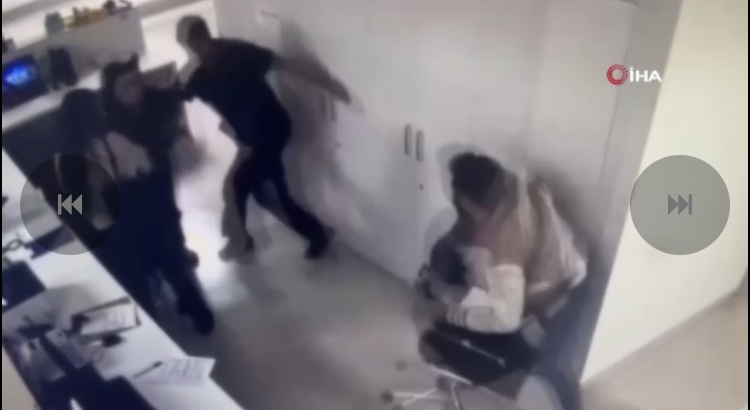 Hastanede doktora saldırdı