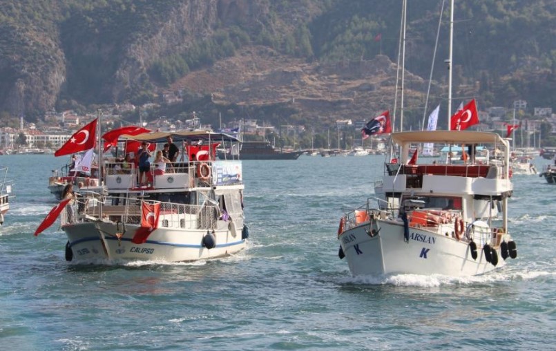 Fethiye'de Cumhuriyet coşkusu denizde de yaşandı