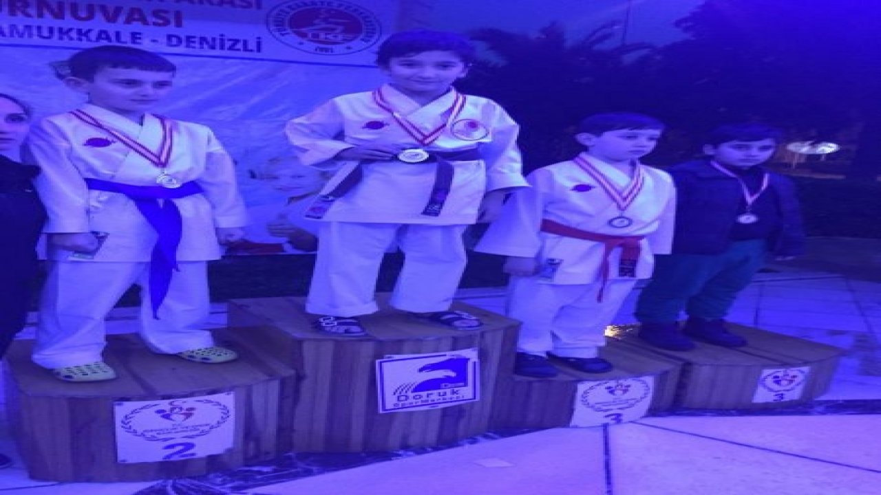 Karateciler Madalyaları Süpürdü