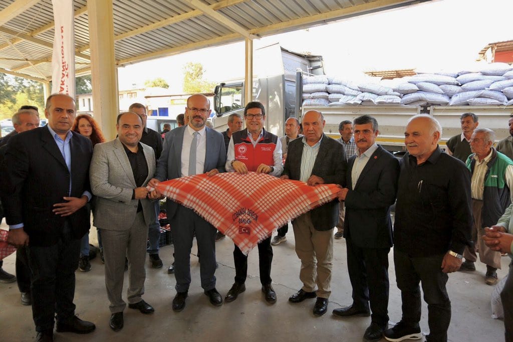 Seydikemer'de Çiftçilere Organik Gübre Dağıtıldı