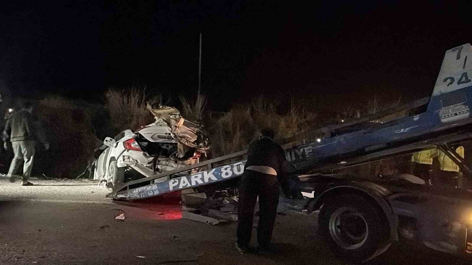 Feci trafik kazasında: 3 kişi yaralandı, 4 kişi hayatını kaybetti