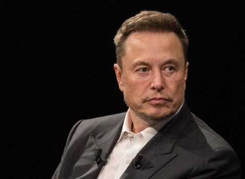 Elon Musk insansı robotlar için tarih verdi