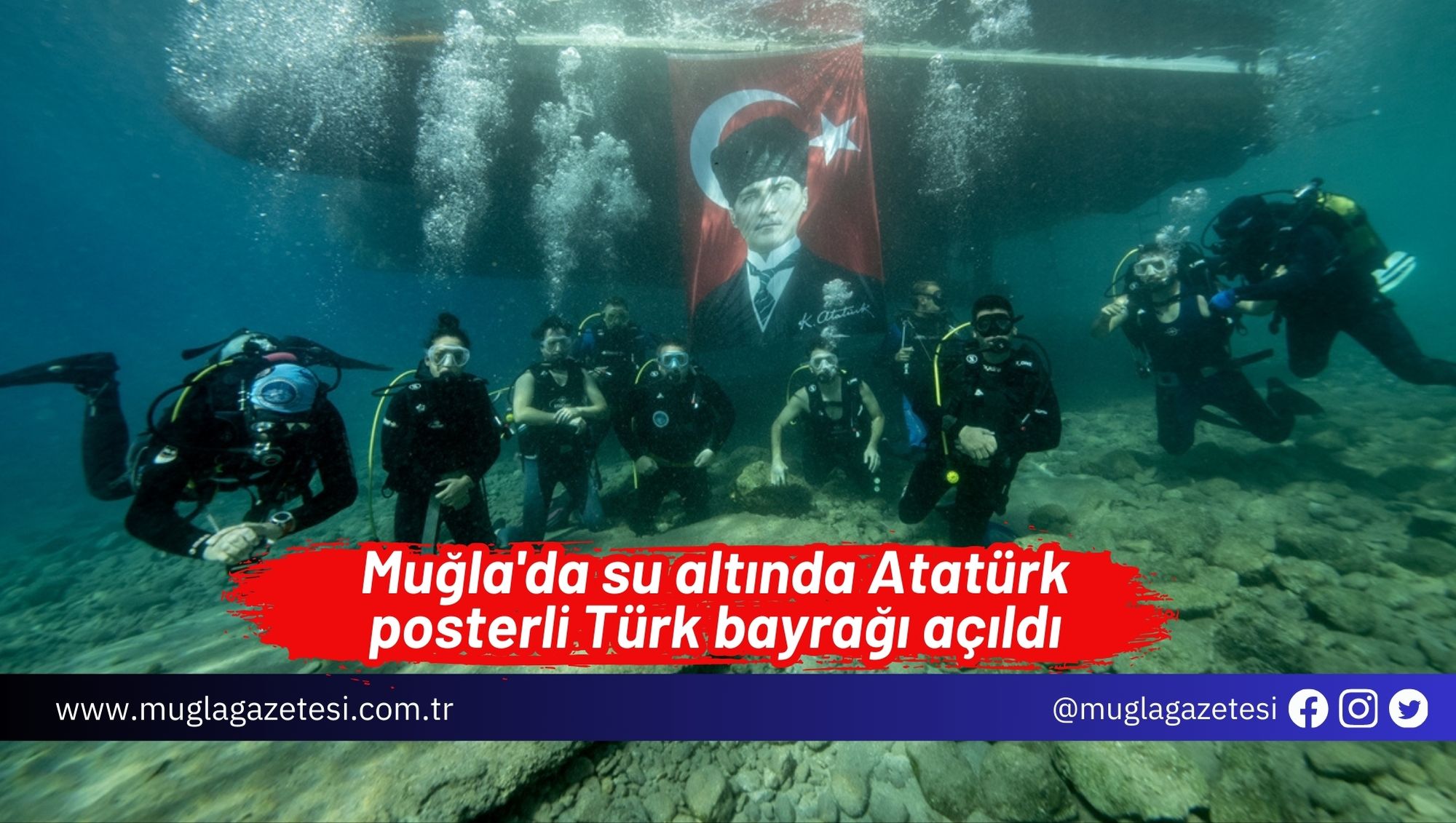 Muğla'da su altında Atatürk posterli Türk bayrağı açıldı