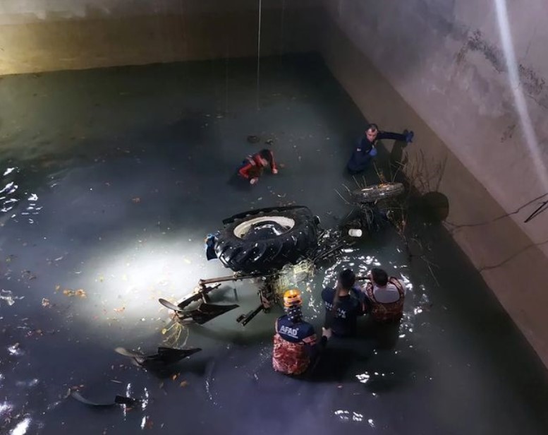 Traktör faciası! Havuza düşen sürücüden acı haber