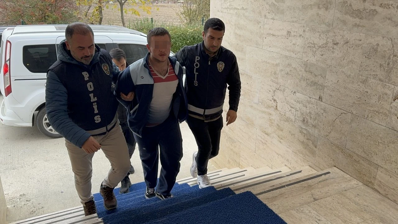 17 yaşındaki genç annesini bıçakla öldürüp 4 yakınını yaraladı!