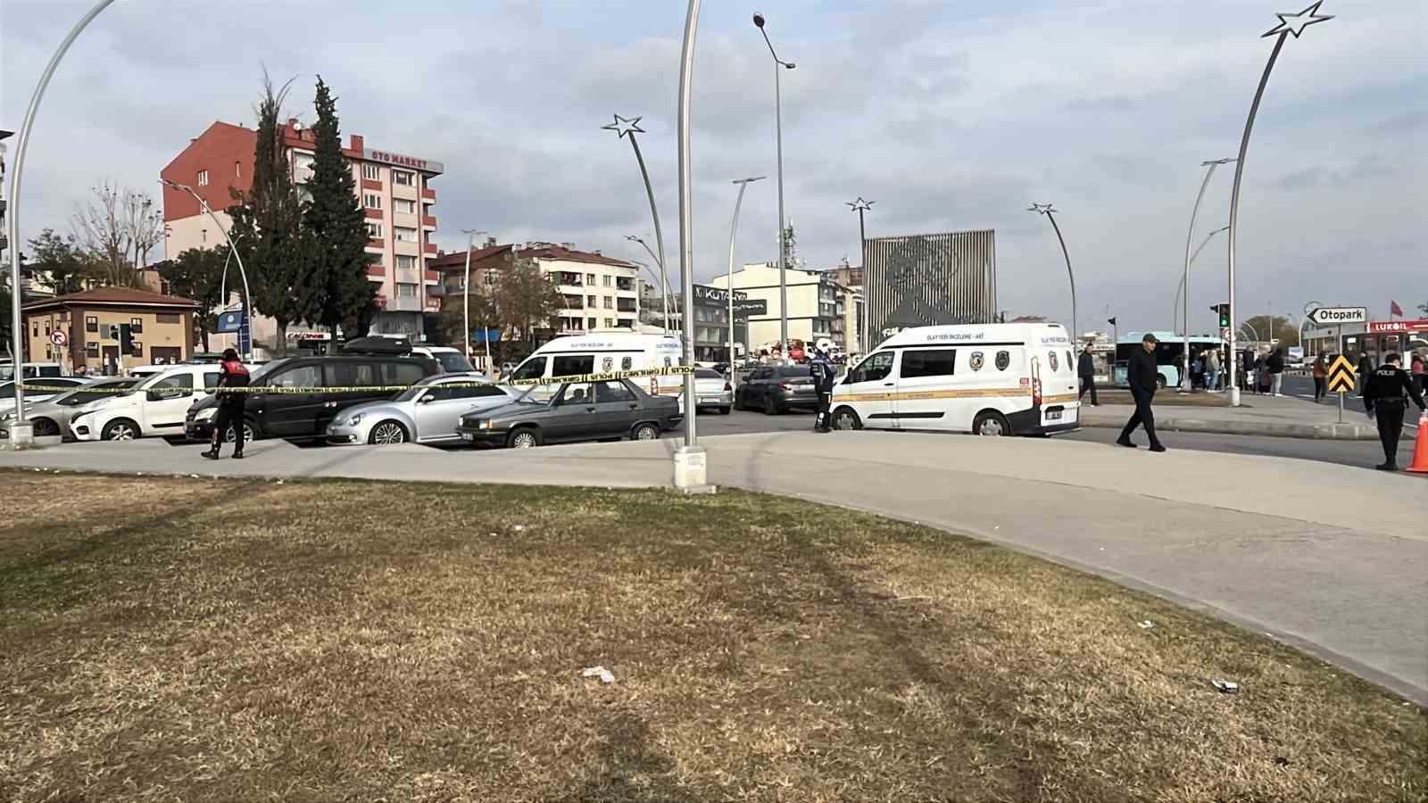 Park edilmiş minibüsten cansız bedeni çıktı