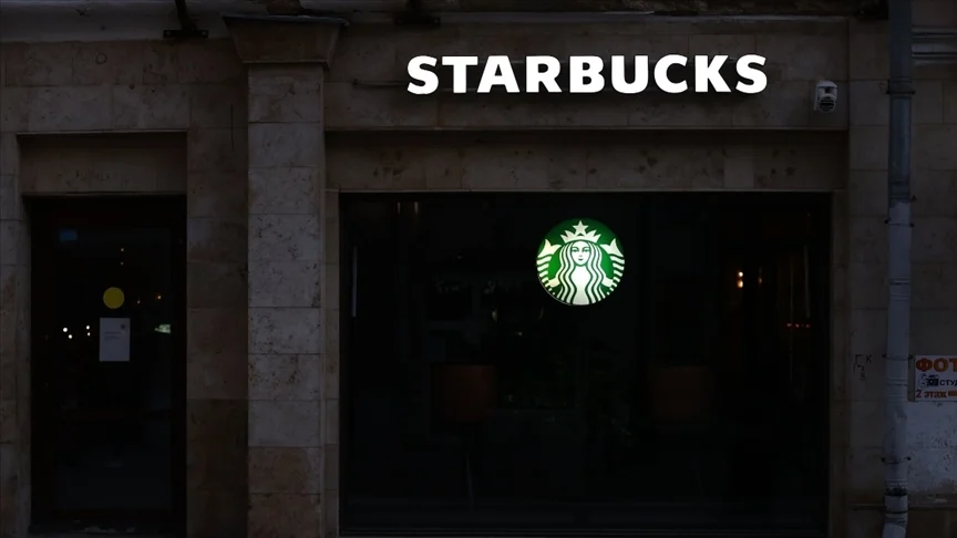 Starbucks'ta yeni dönem: Ücretsiz oldu!