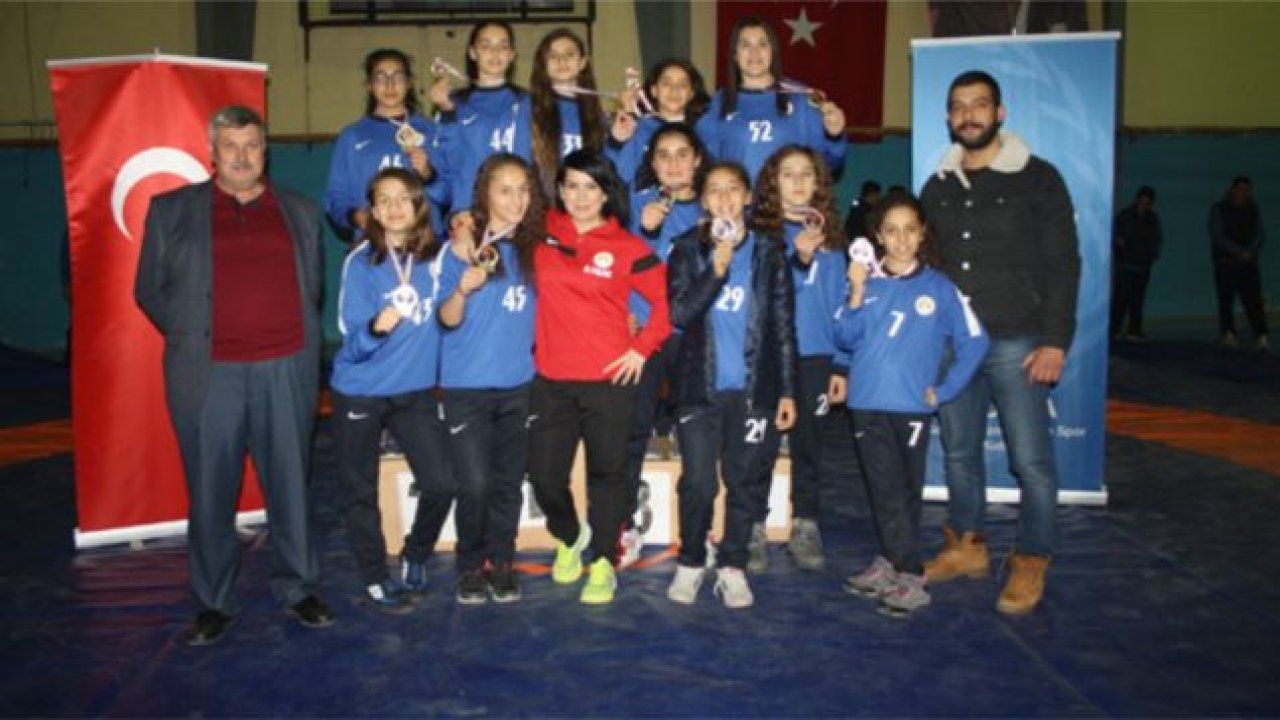 Grekoromen güreşleri yapıldı