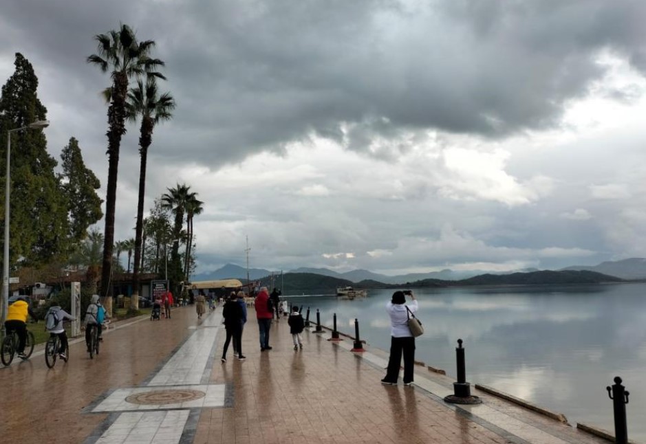 Köyceğiz'de Yağmur Sevinci: Kordon Doldu Taştı