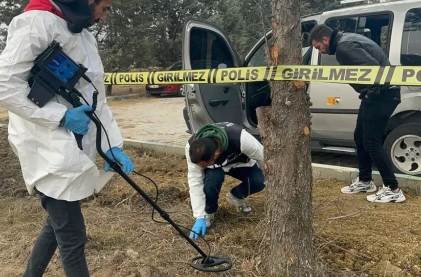 Mezarlıkta İki Kişi Ölü Bulundu!