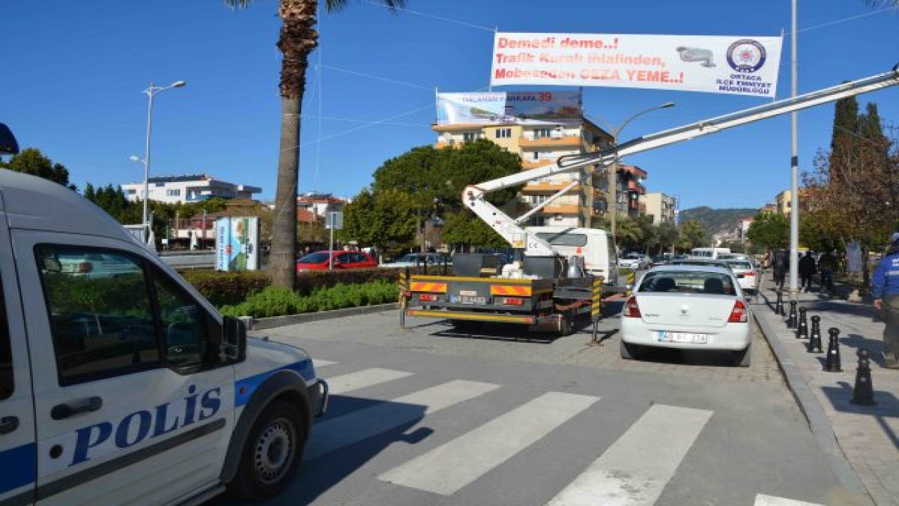 Emniyetten sürücülere pankartlı uyarı