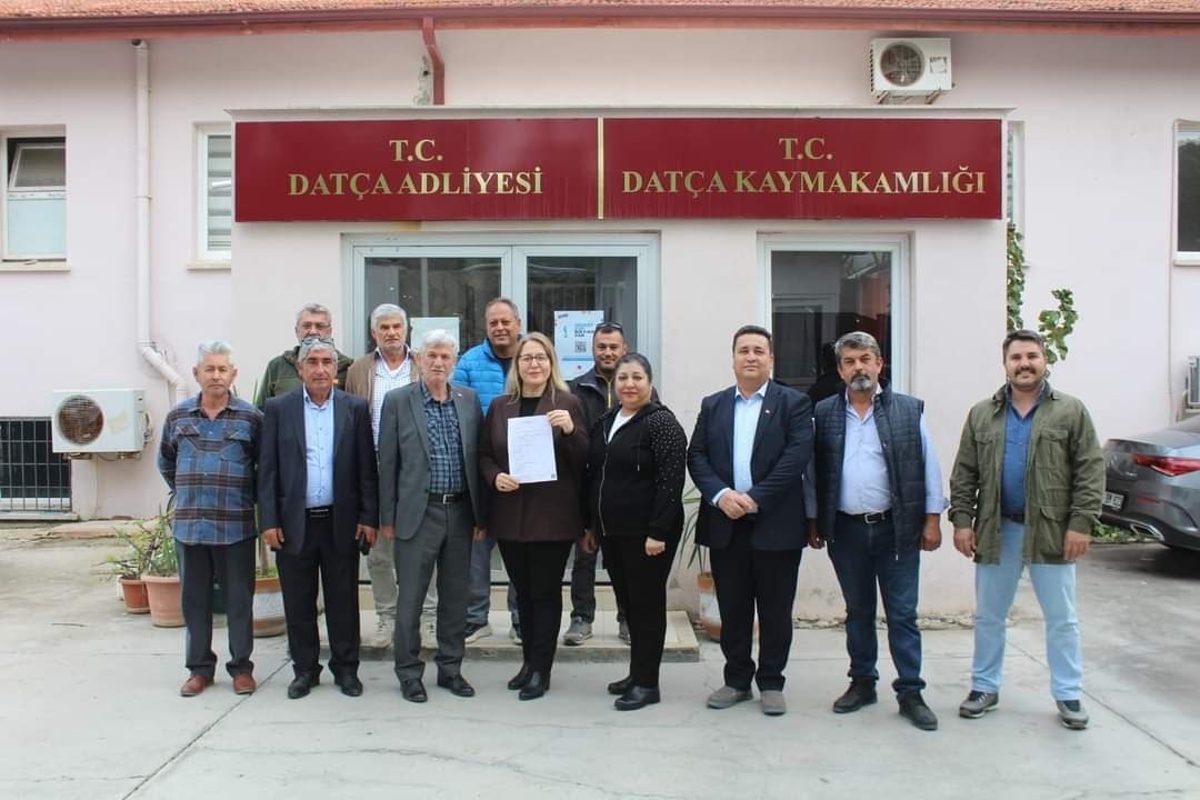 AK  Partili Başkanlar Mazbatalarını teslim aldı